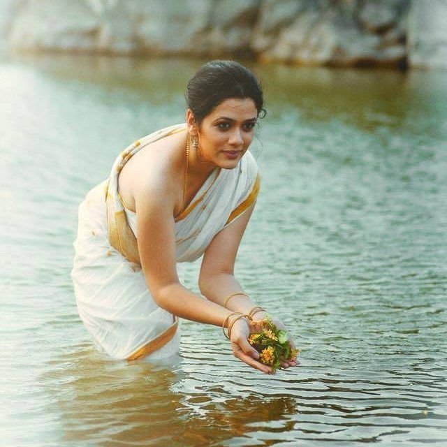 गिरीजा ओक से पूछा गया ‘एक घंटे का रेट’, आए अश्लील मैसेज, बोलीं- सामने मिलेंगे तो नजर तक नहीं मिलाएंगे